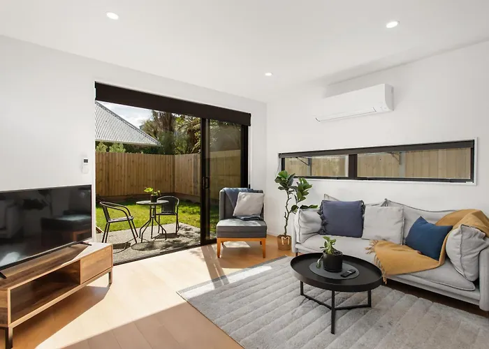 Stylish New 8 Mins Cbd Free Parking
