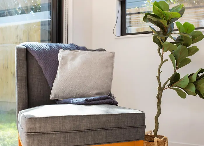 Stylish New 8 Mins Cbd Free Parking